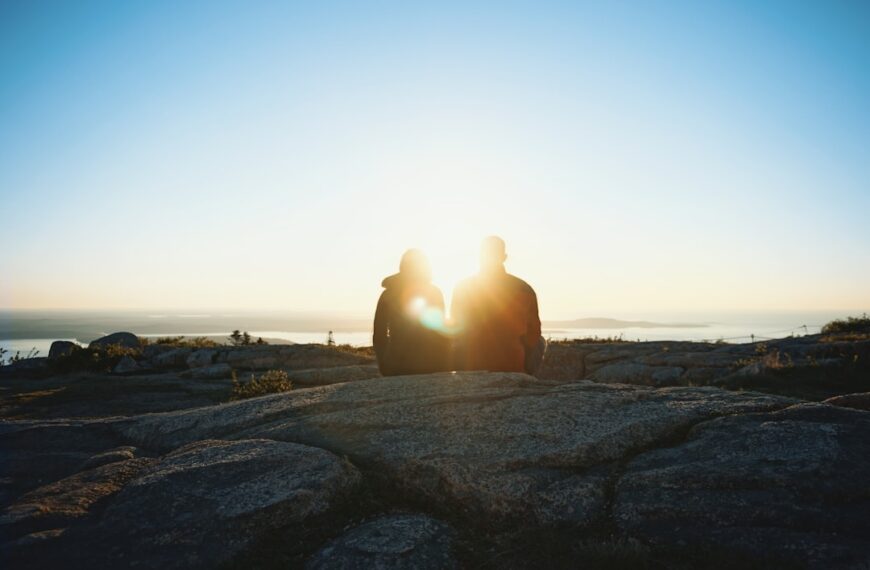 Photo Couple talking